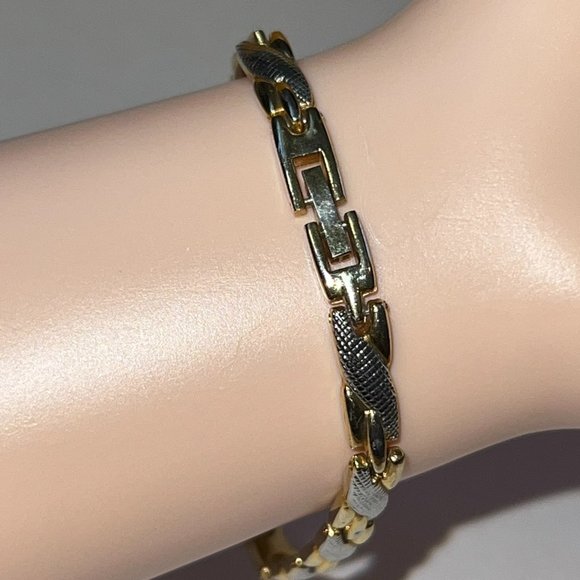 Beautiful Gold and silver 2 tones bracelet 7.5 Inch Long - Picture 3 of 7